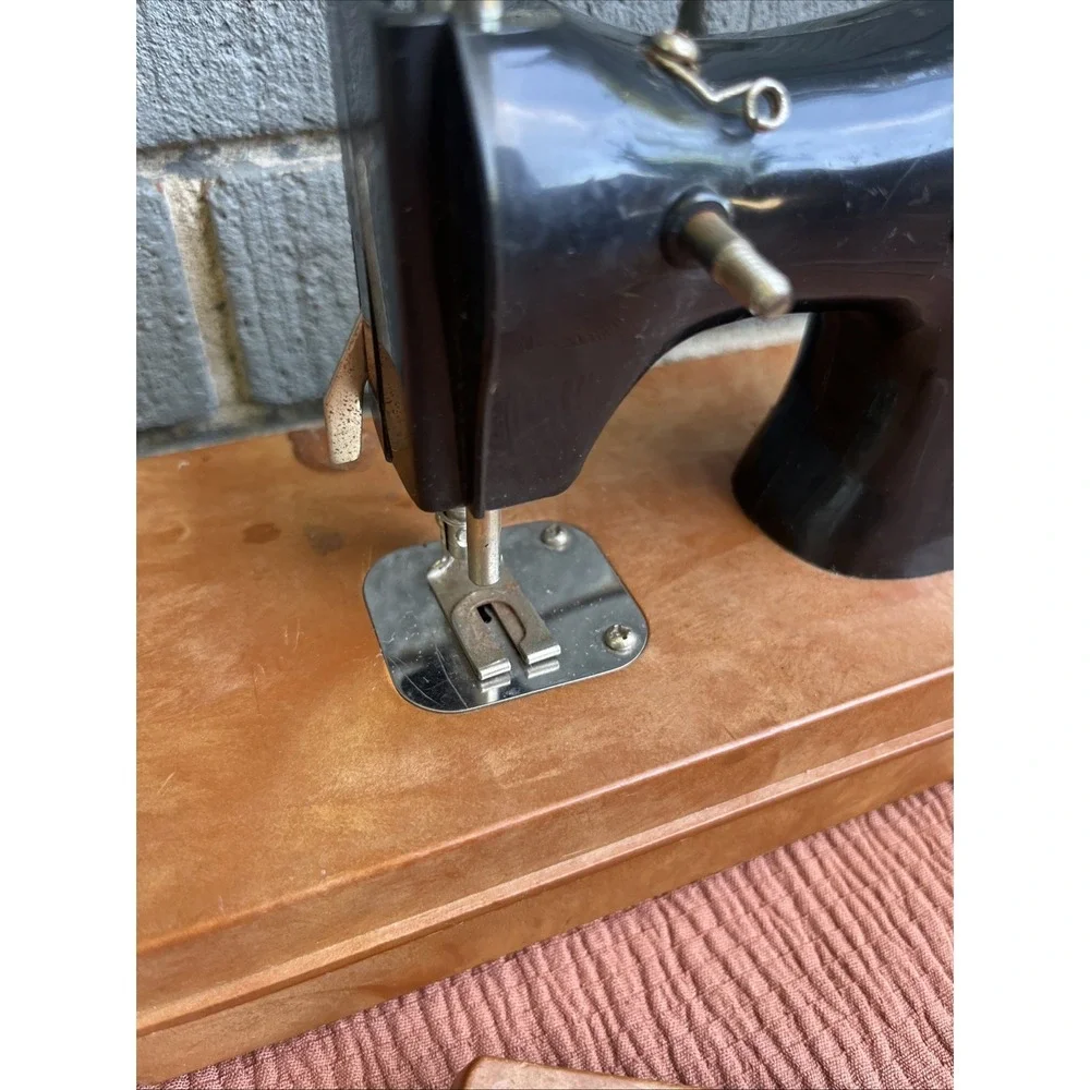 Toy Sewing Machine Holly Hobbie Vintage 1975 by Durham For Display Not Working - Picture 3 of 10